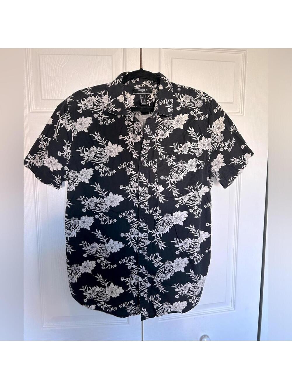 Men’s Black Floral Button Up - L - EUC